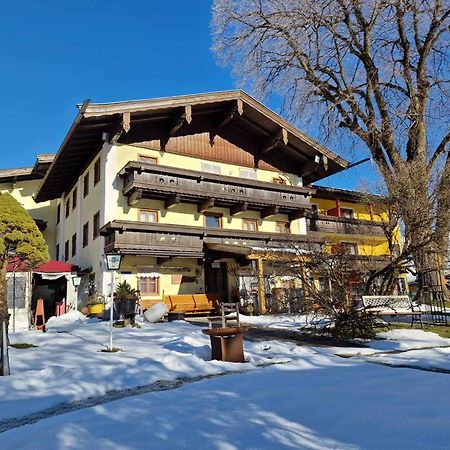 Ferienhotel Lindenhof Leogang Bagian luar foto